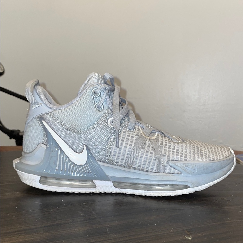 2023
LeBron Witness 7 TB 'Wolf Grey'